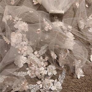 Soft Floral Scatter Veil
